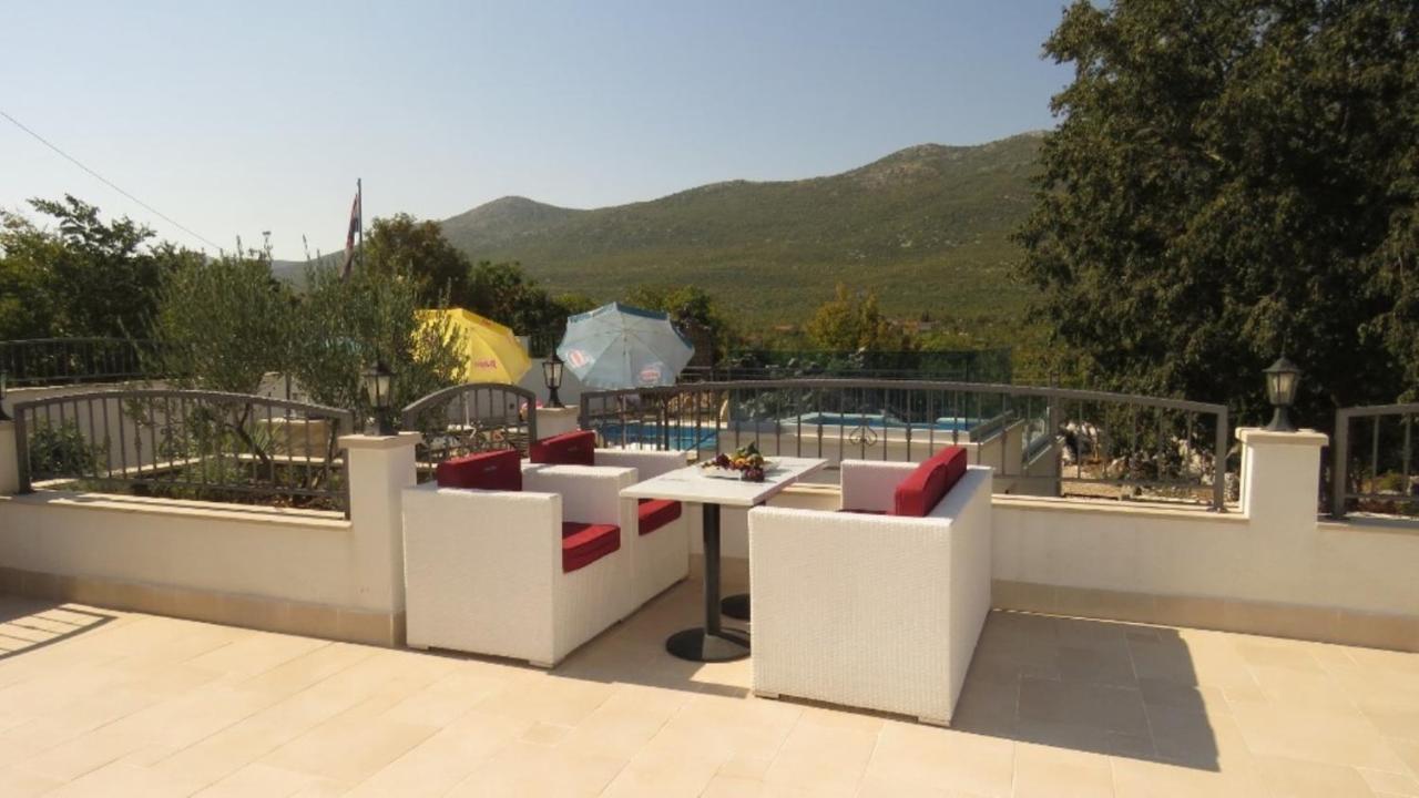 Dvori Stipanovi With Heated Pool And Jacuzzi Villa Donje Rascane Exterior photo